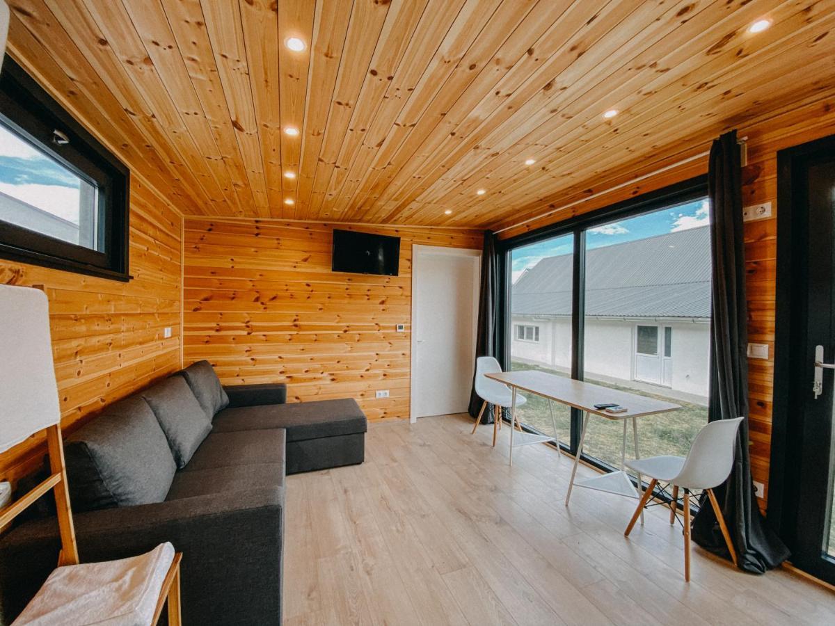 Pixel - Tiny Campus Villa เตอร์กู เซกูเยสก์ ภายนอก รูปภาพ