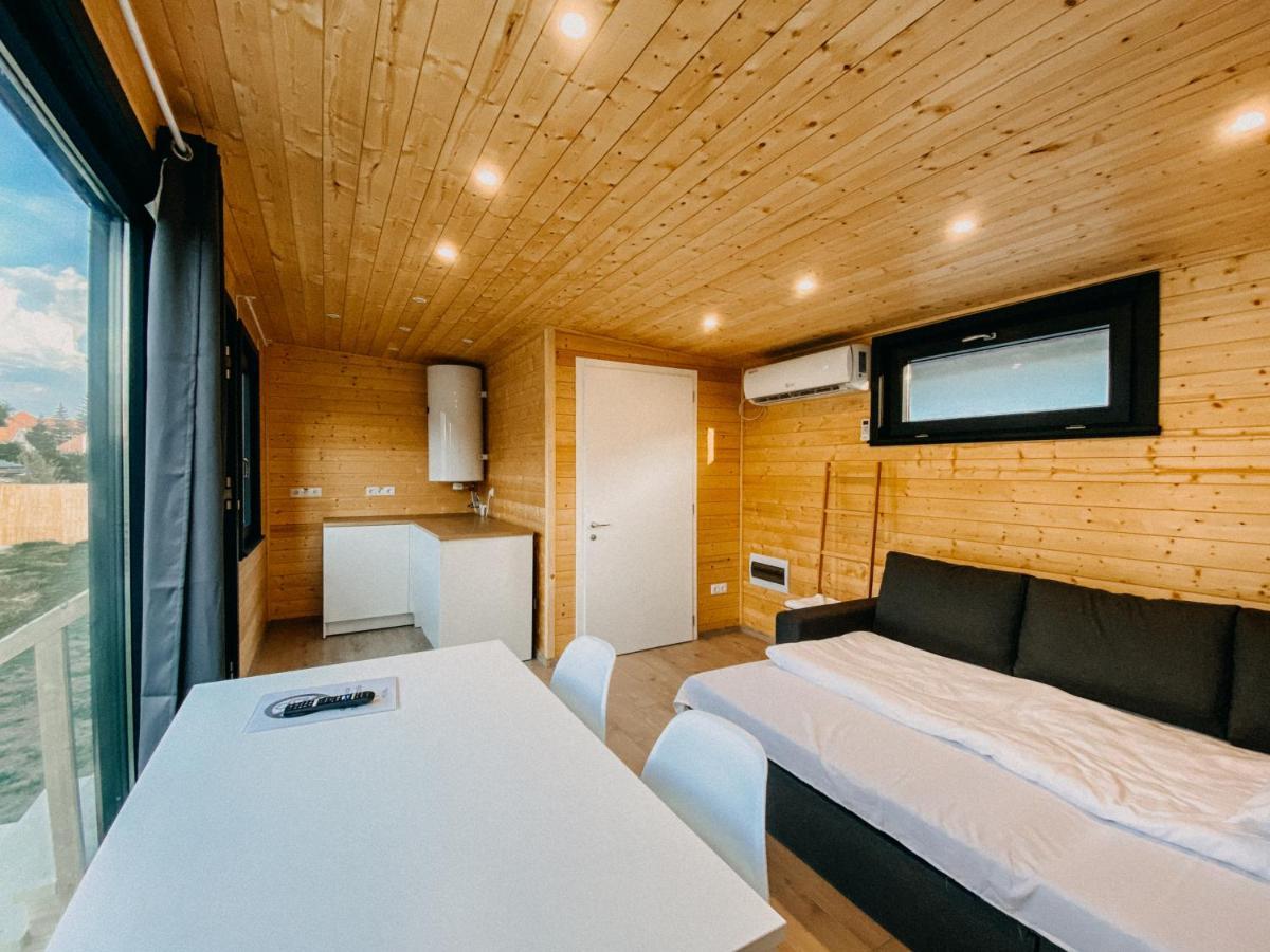 Pixel - Tiny Campus Villa เตอร์กู เซกูเยสก์ ภายนอก รูปภาพ