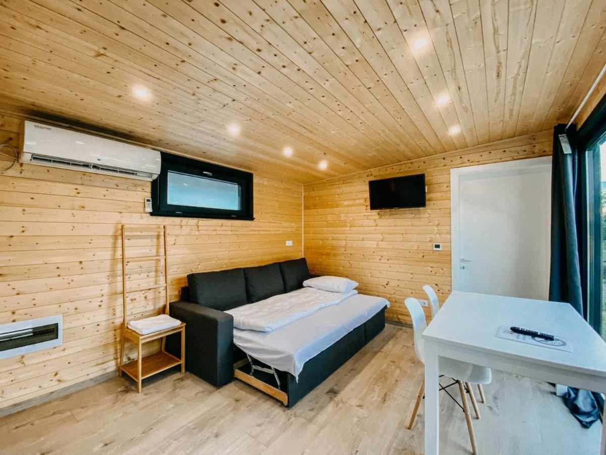 Pixel - Tiny Campus Villa เตอร์กู เซกูเยสก์ ภายนอก รูปภาพ