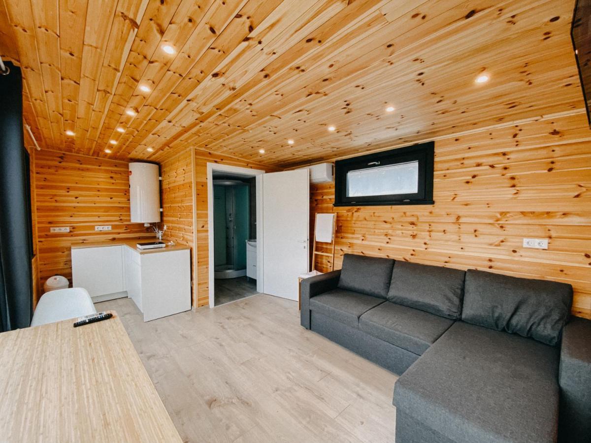 Pixel - Tiny Campus Villa เตอร์กู เซกูเยสก์ ภายนอก รูปภาพ