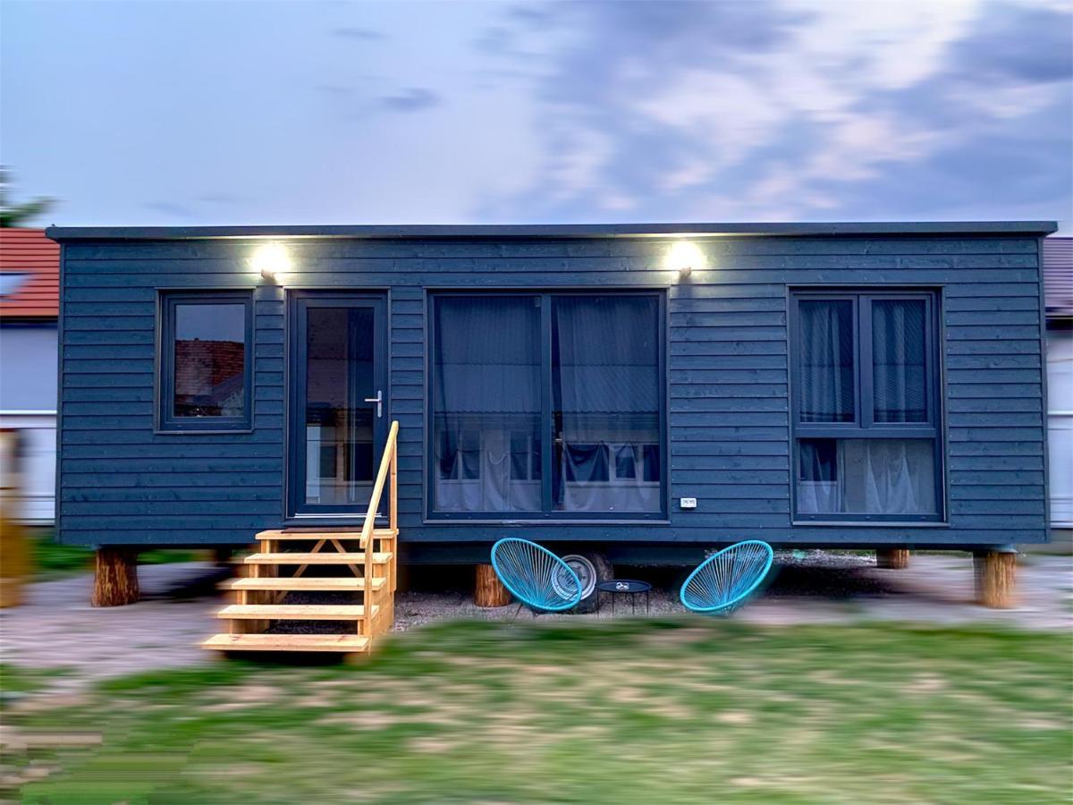 Pixel - Tiny Campus Villa เตอร์กู เซกูเยสก์ ภายนอก รูปภาพ