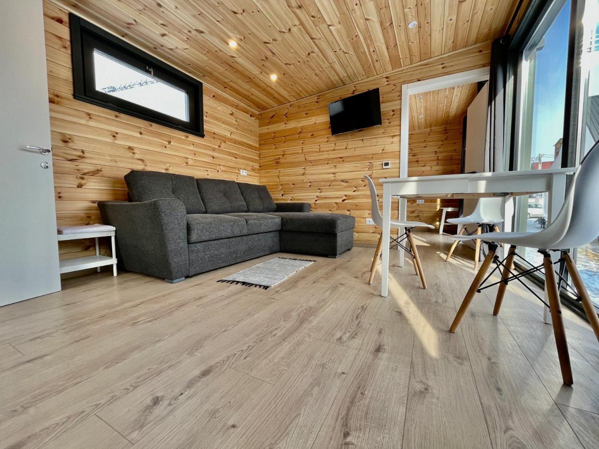 Pixel - Tiny Campus Villa เตอร์กู เซกูเยสก์ ภายนอก รูปภาพ