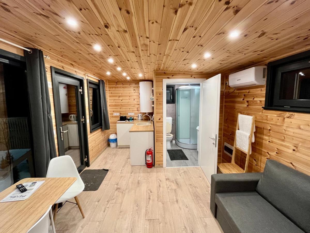 Pixel - Tiny Campus Villa เตอร์กู เซกูเยสก์ ภายนอก รูปภาพ