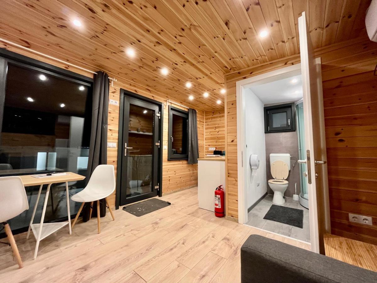 Pixel - Tiny Campus Villa เตอร์กู เซกูเยสก์ ภายนอก รูปภาพ