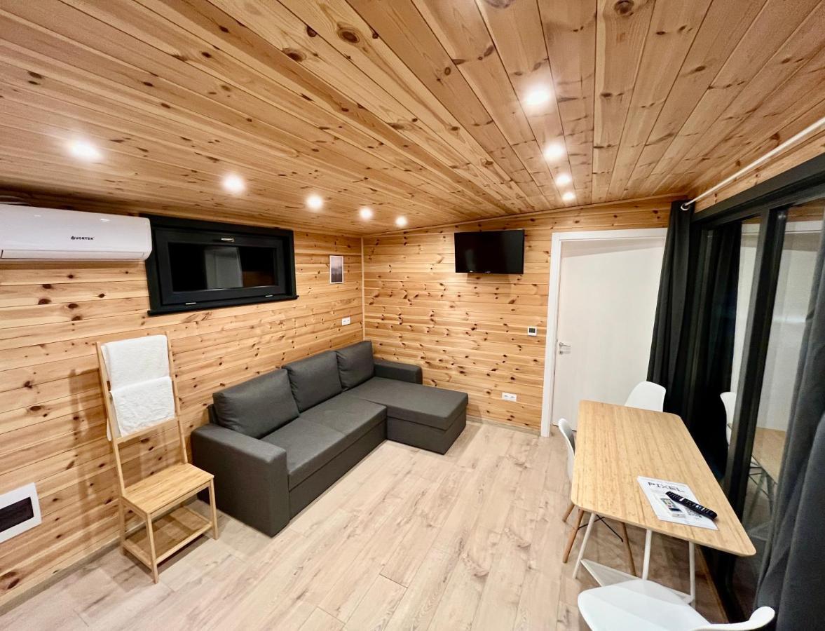 Pixel - Tiny Campus Villa เตอร์กู เซกูเยสก์ ภายนอก รูปภาพ