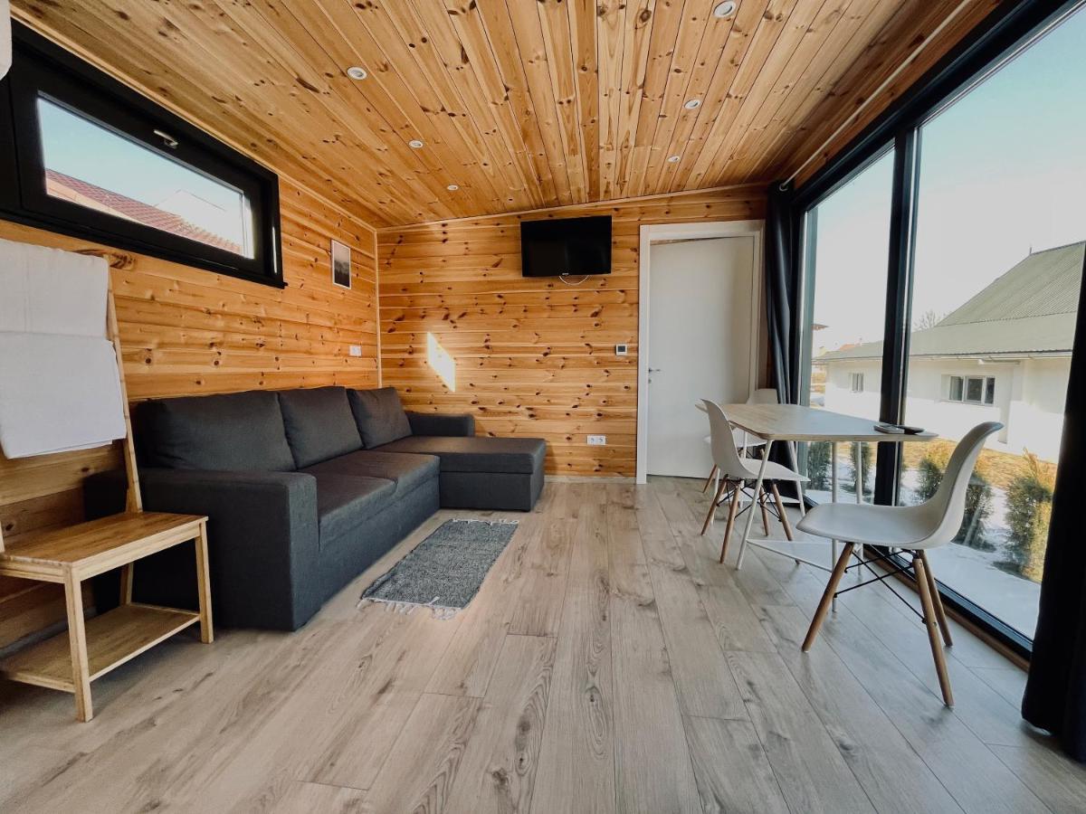 Pixel - Tiny Campus Villa เตอร์กู เซกูเยสก์ ภายนอก รูปภาพ