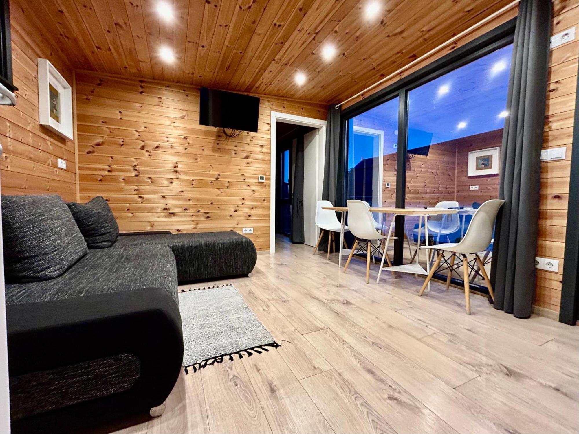 Pixel - Tiny Campus Villa เตอร์กู เซกูเยสก์ ภายนอก รูปภาพ