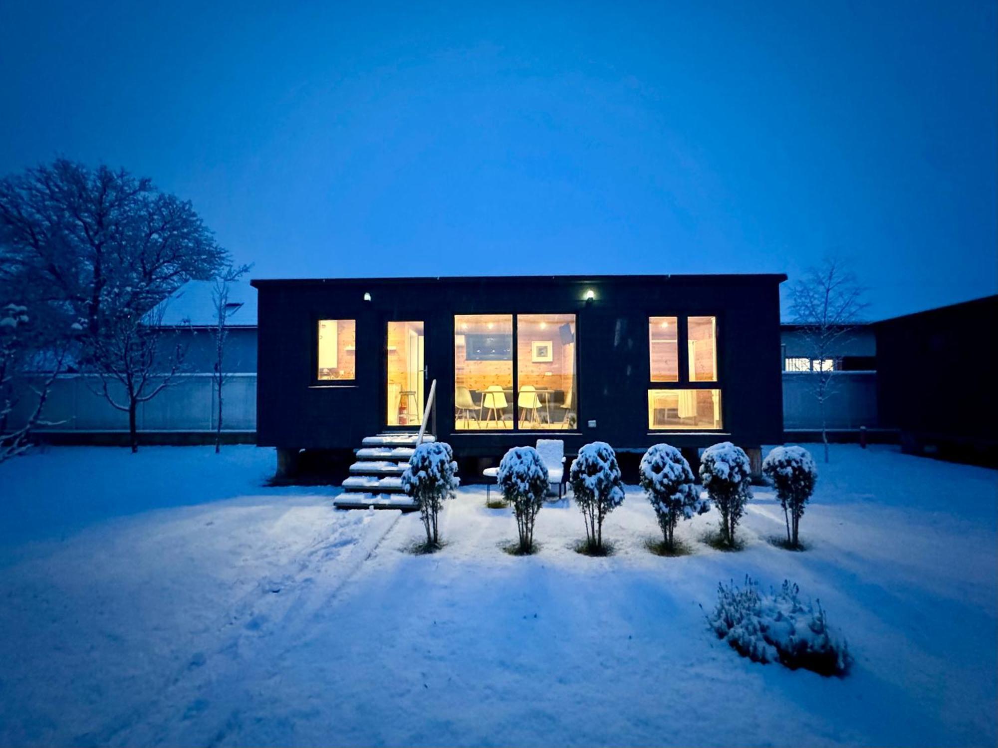 Pixel - Tiny Campus Villa เตอร์กู เซกูเยสก์ ภายนอก รูปภาพ